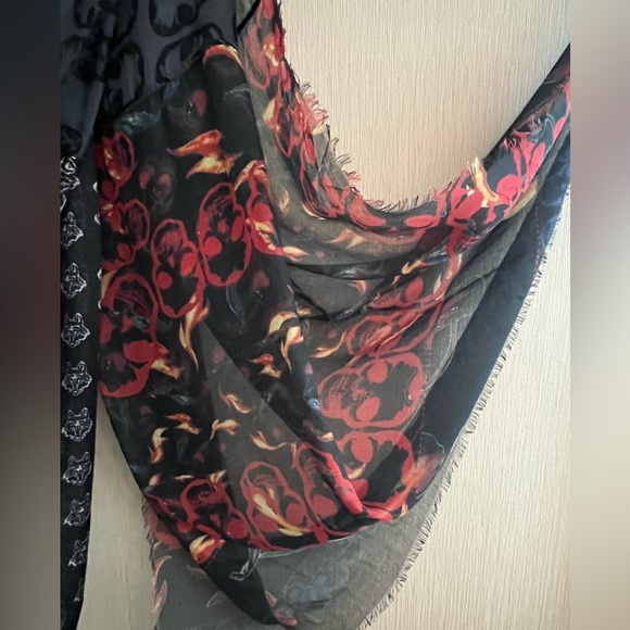 Ardito Italy Made Large Weightless Multipanel/Multidesign Woven Scarf - Picture 8 of 10